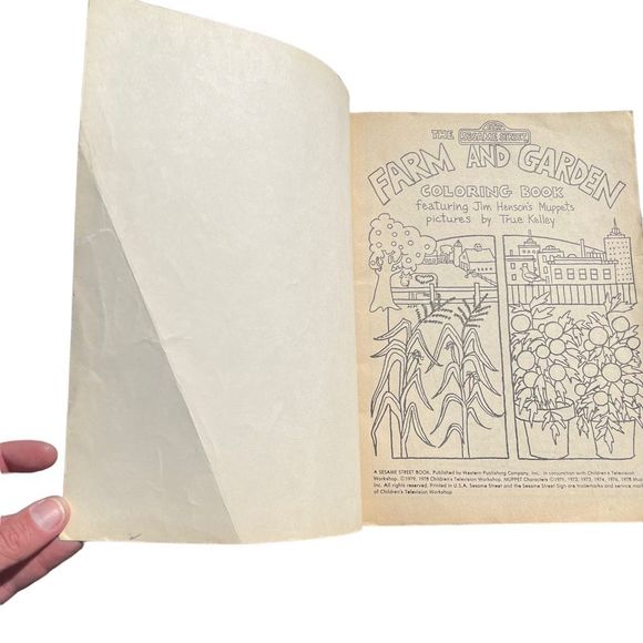 Vintage The Sesame Street golden Coloring books Set of 2 Farm and Christmas Bks - Picture 7 of 10